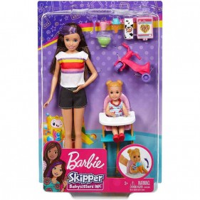 Barbie Skipper Babysitter voedt