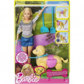 Barbie geht mit den Welpen spazieren